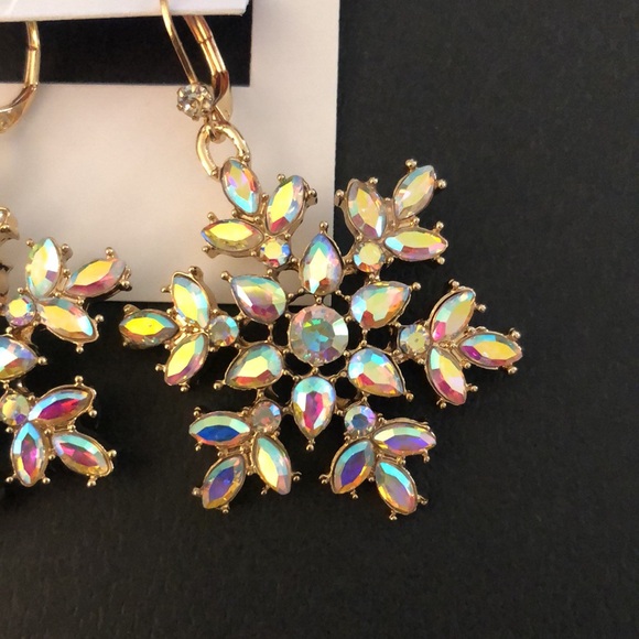 Betsey Johnson Gold Tone Snowflake Drop Earrings Iridescent Crystal Accents NWT - Picture 10 of 13